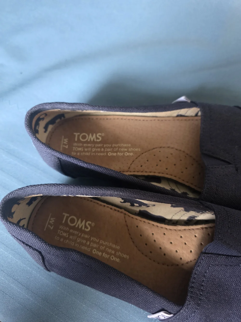 TOMS Classic Navy Canvas Slip‑On Shoes Women’s 7 Elephant Print Lining